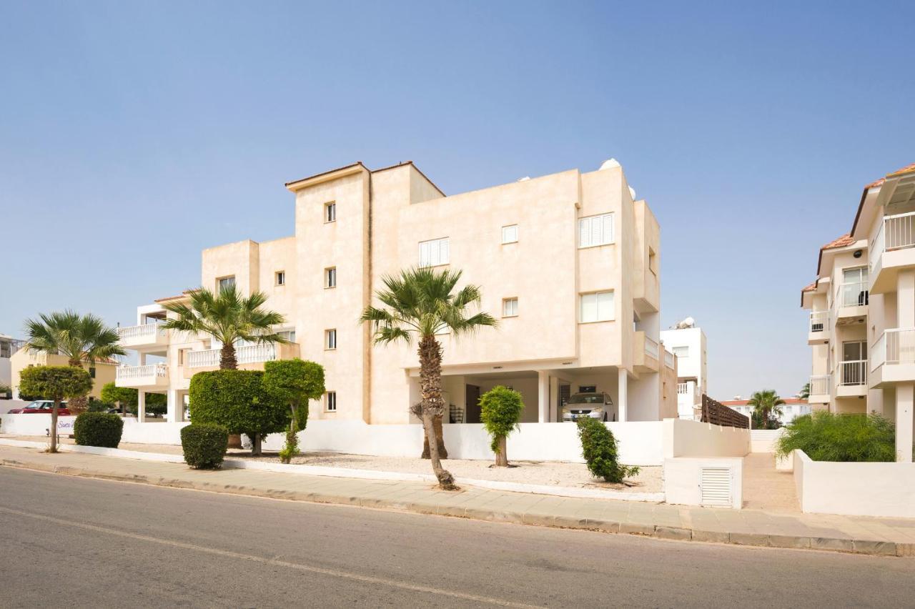 Jules * Paralimni