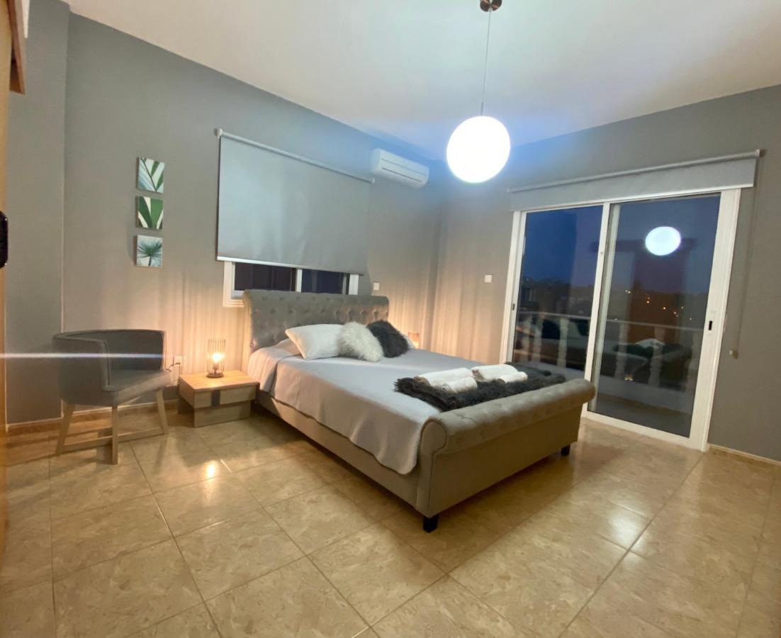 Villa Acropolis 8 *