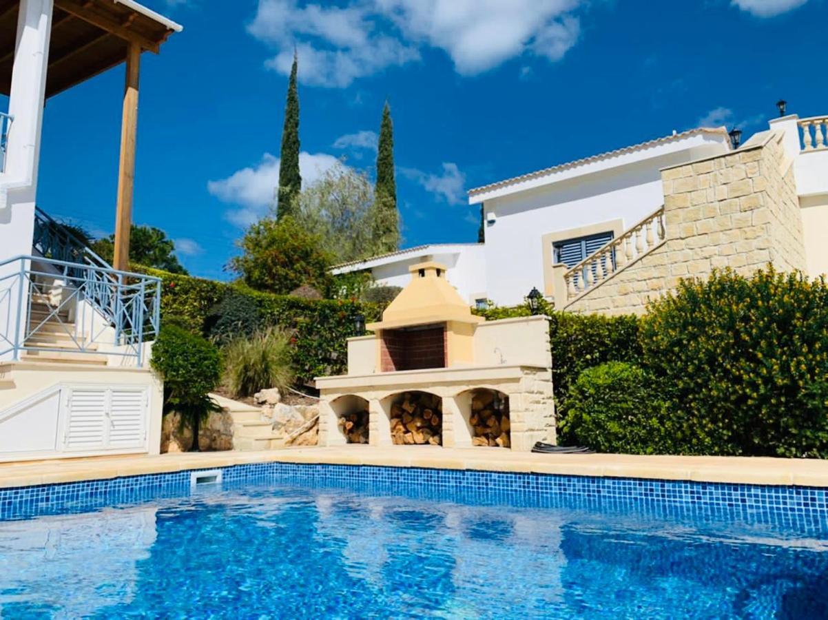 Villa Elena Polis