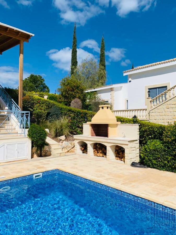 Villa Elena Polis