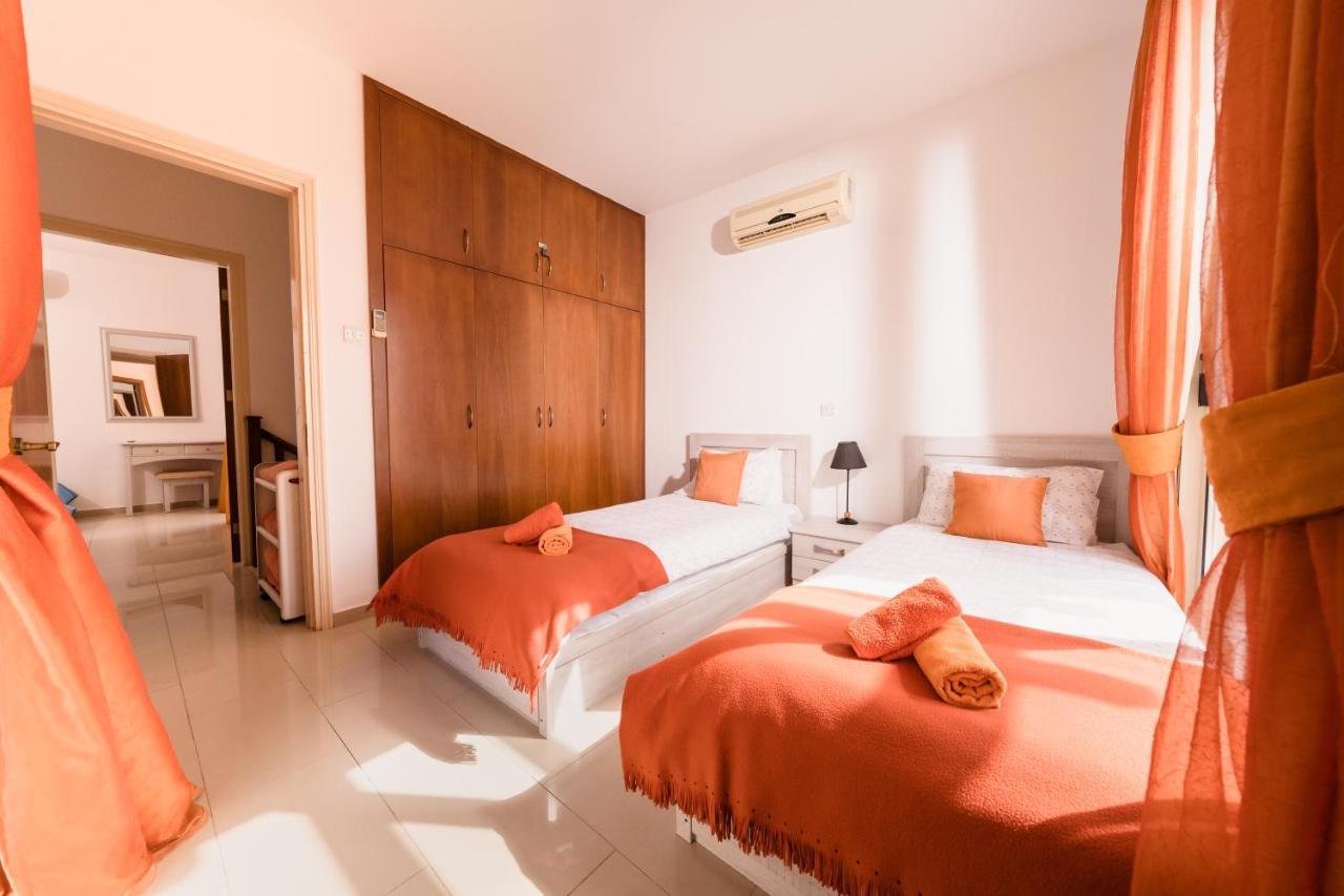 Villa Paradise Sunrise 10 *