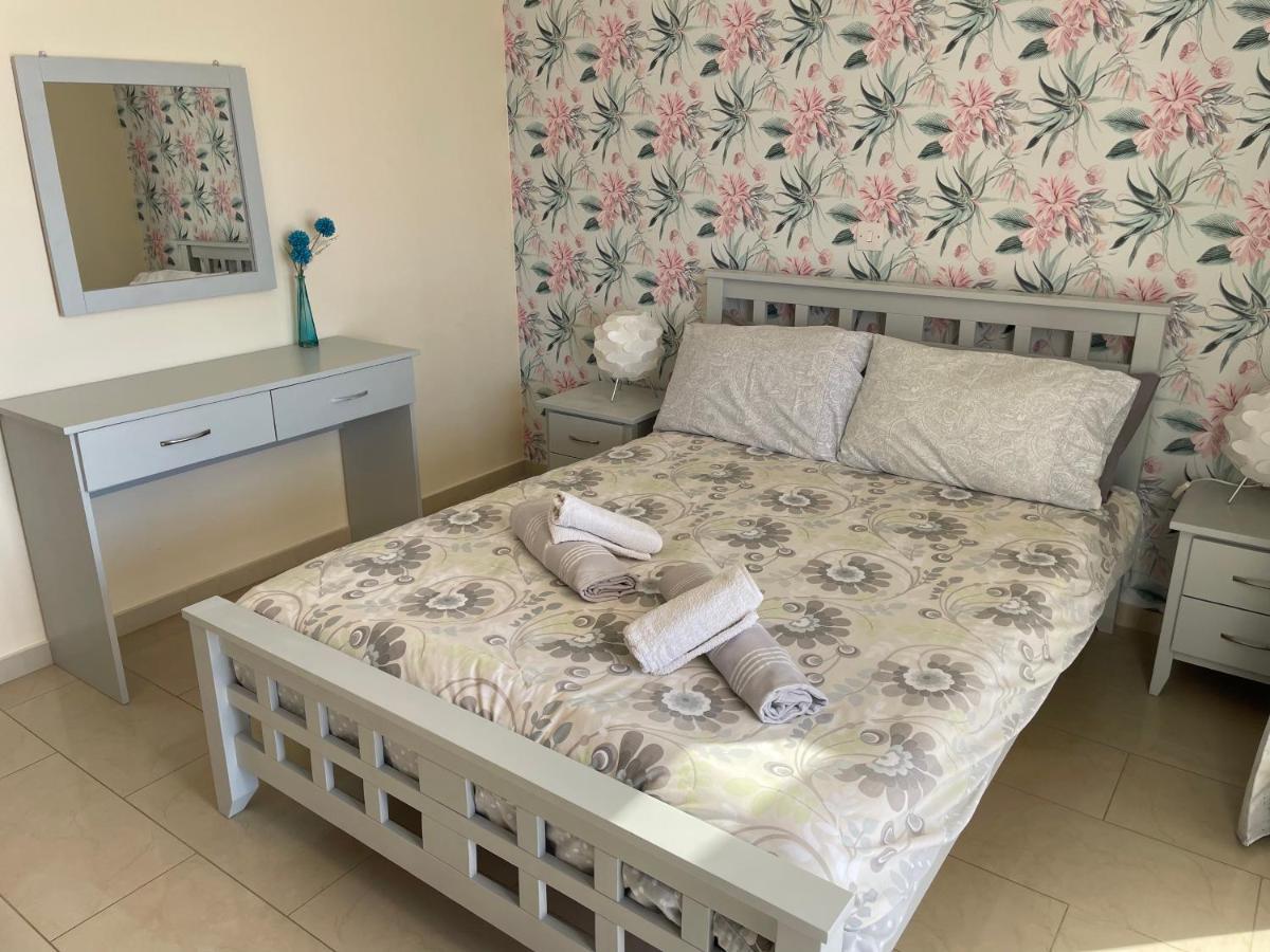 Denis, Marine Drive, Coral Bay Villa Peyia