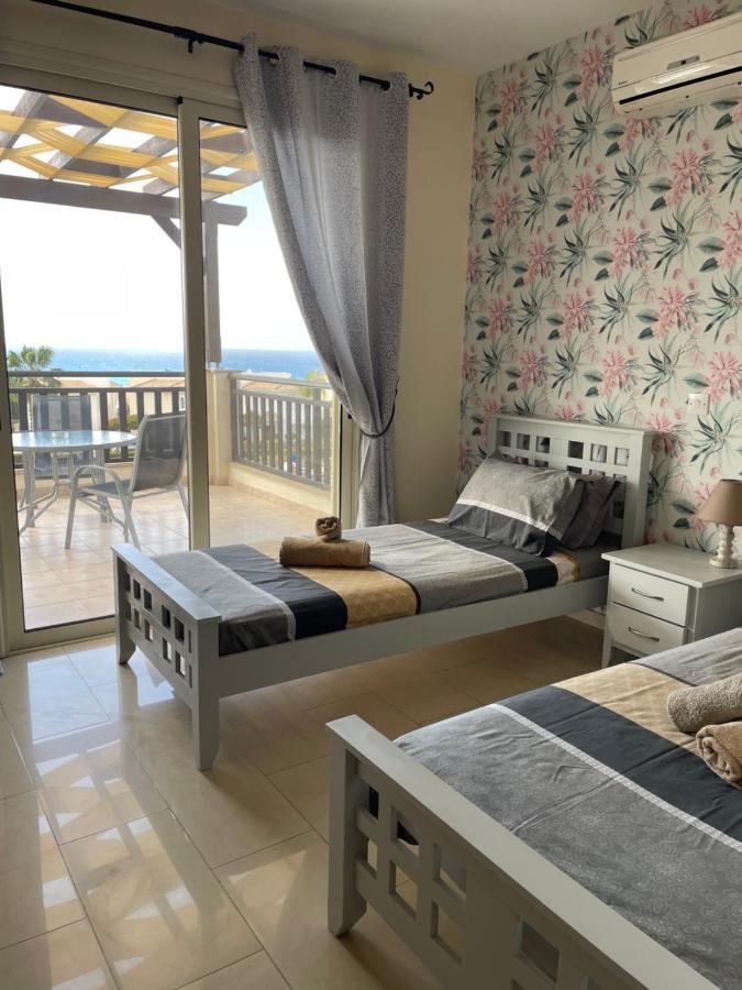 Denis, Marine Drive, Coral Bay Villa *