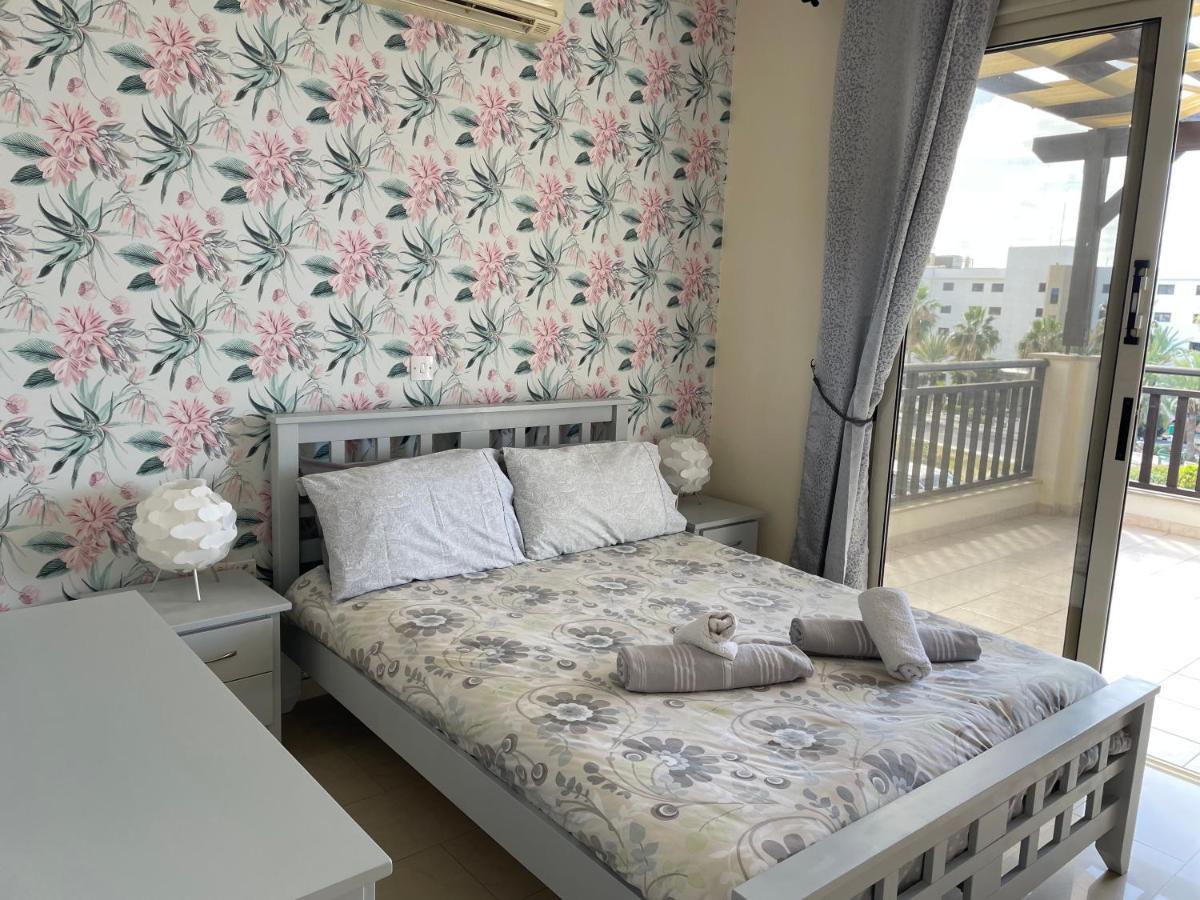 Villa Denis, Marine Drive, Coral Bay *