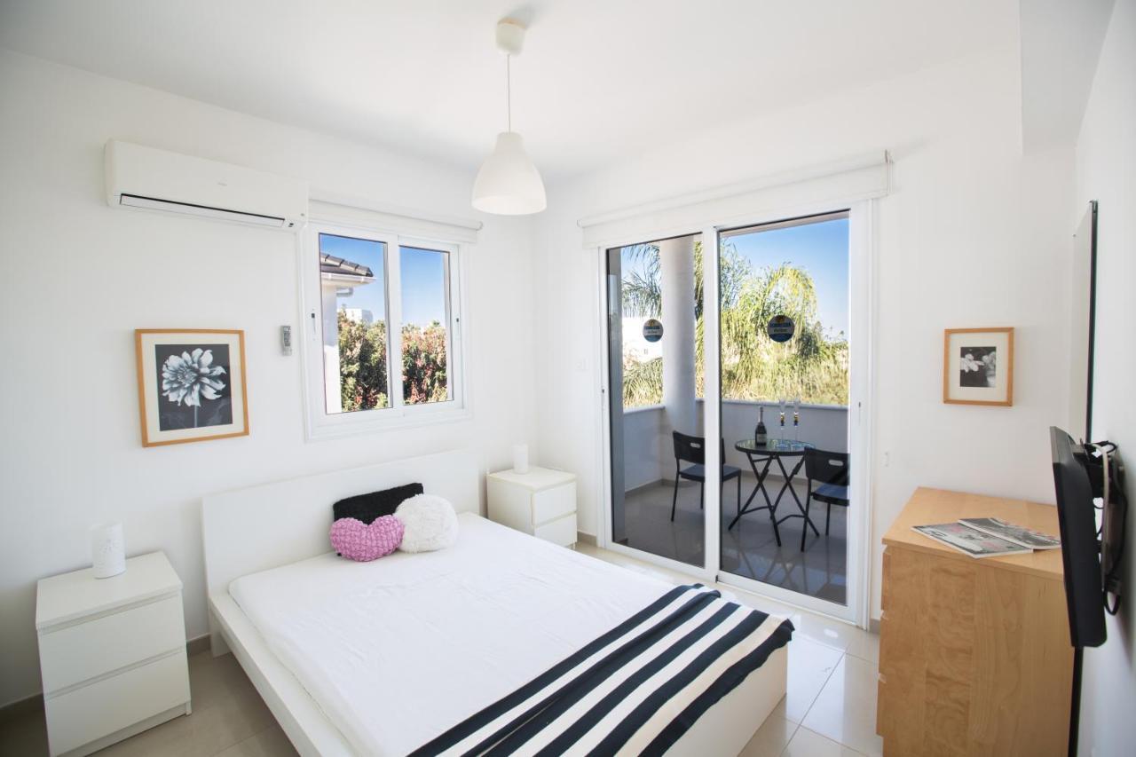 Flouressia Gardens Aparthotel 3*