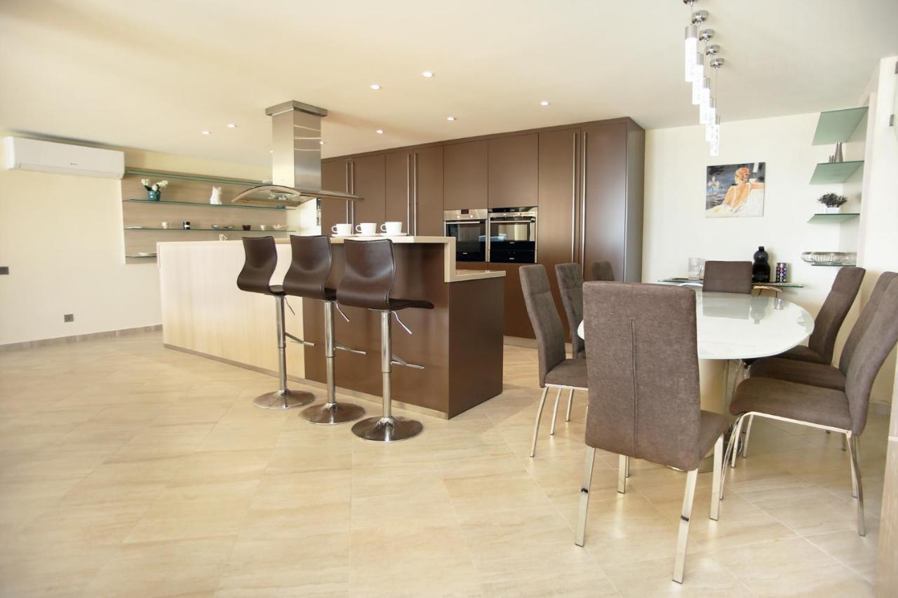 Seafront 5 Bedroom Paradise In Sea Caves *