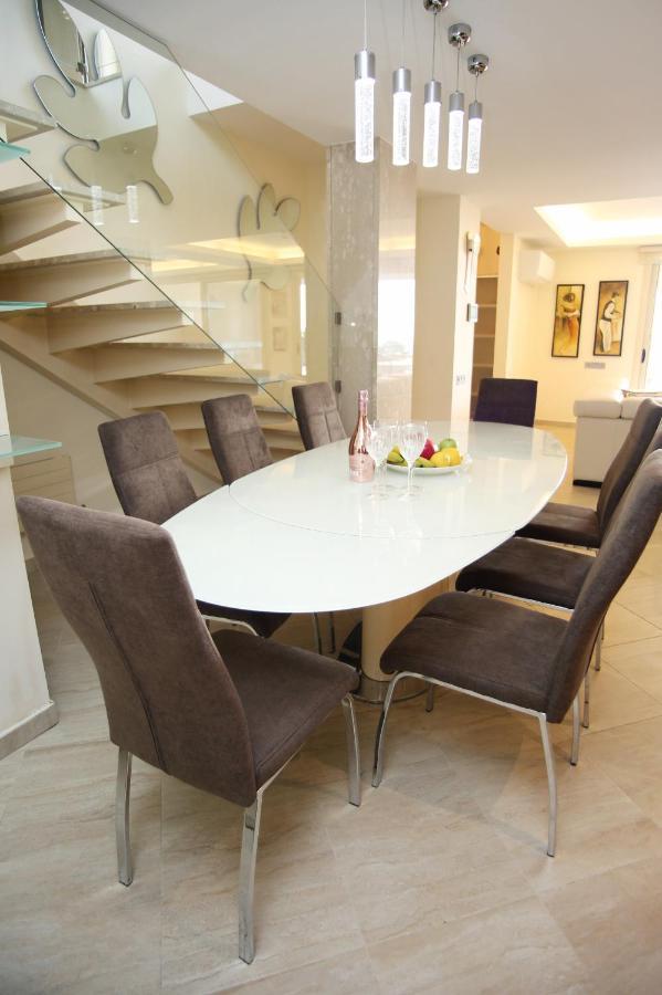 Seafront 5 Bedroom Paradise In Sea Caves Villa