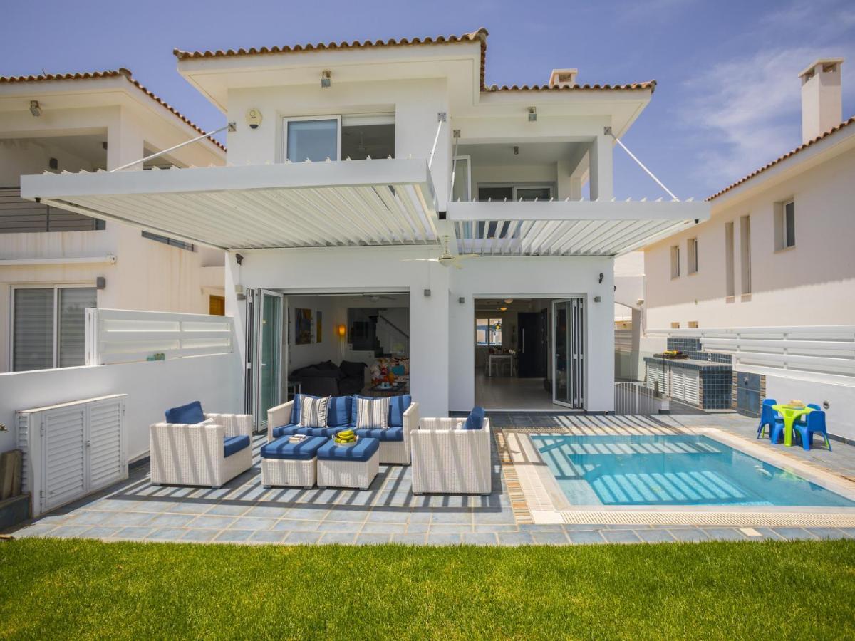 Villa Seafront Sirina Pearl *