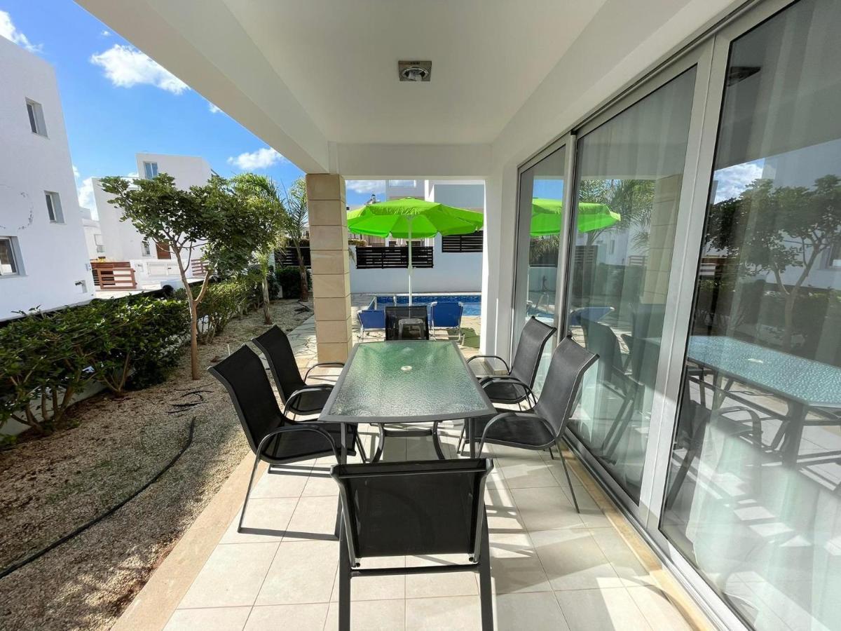Sunny Breeze In A Prime Spot Near Everything Villa *