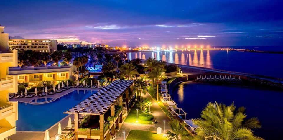 Vuni Palace Premium & & Casino Beachfront Location ! Hotel