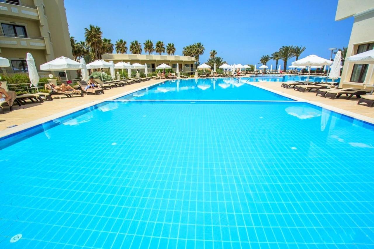 Vuni Palace Premium & & Casino Beachfront Location ! Kyrenia (Northern Cyprus)