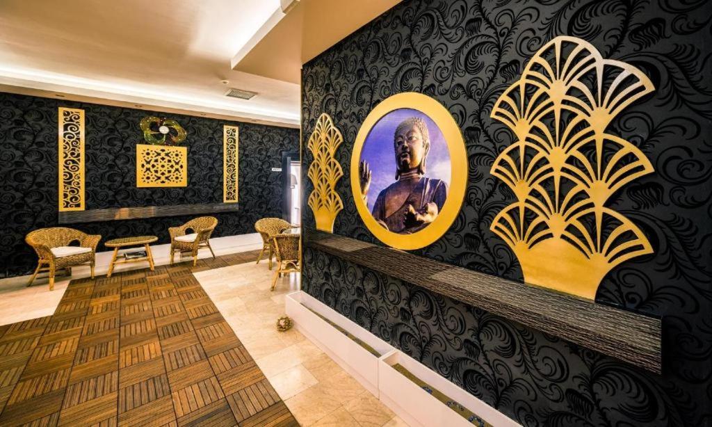 Vuni Palace Premium & & Casino Beachfront Location !