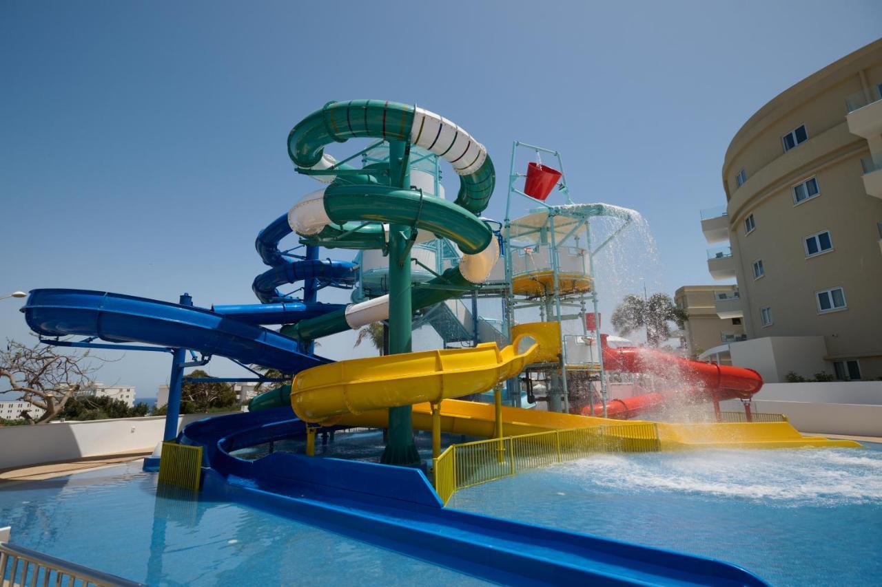 Sunrise Oasis & Waterpark Hotel 4*