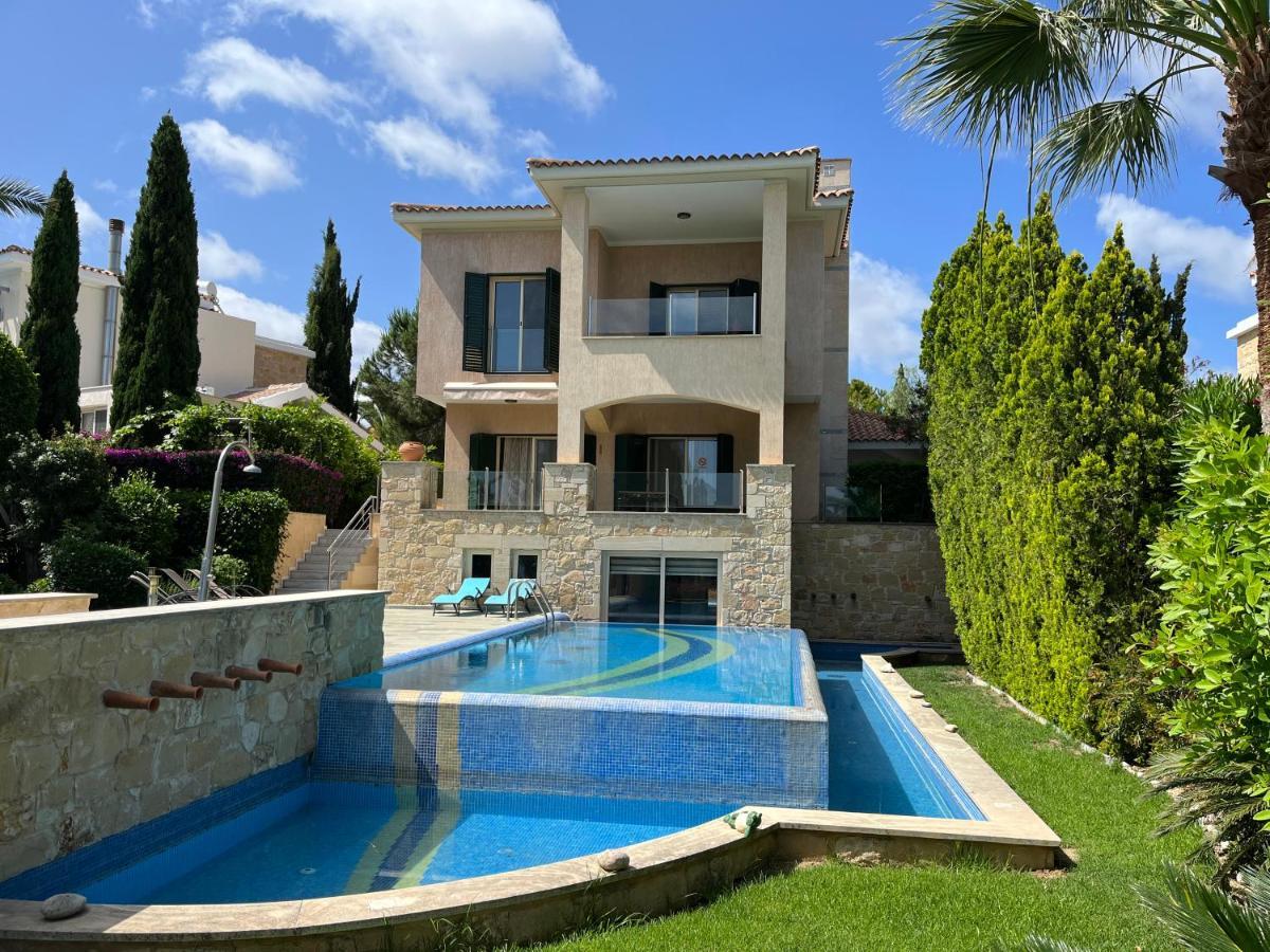 Amorosa 14 Villa