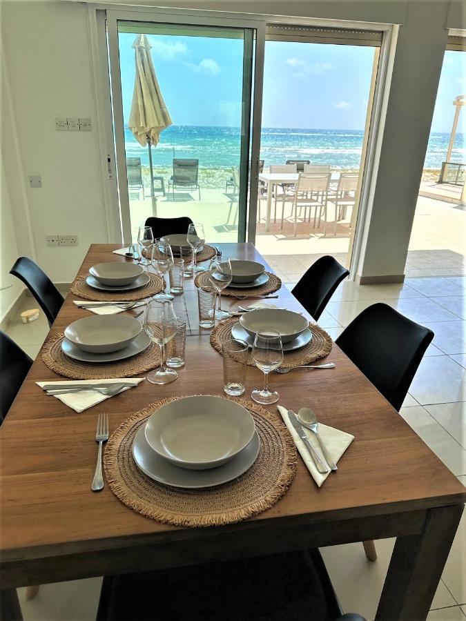 Villa Sayers Beachfront *