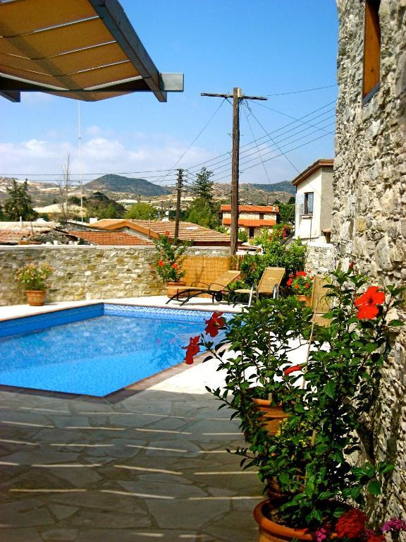 Anesi House