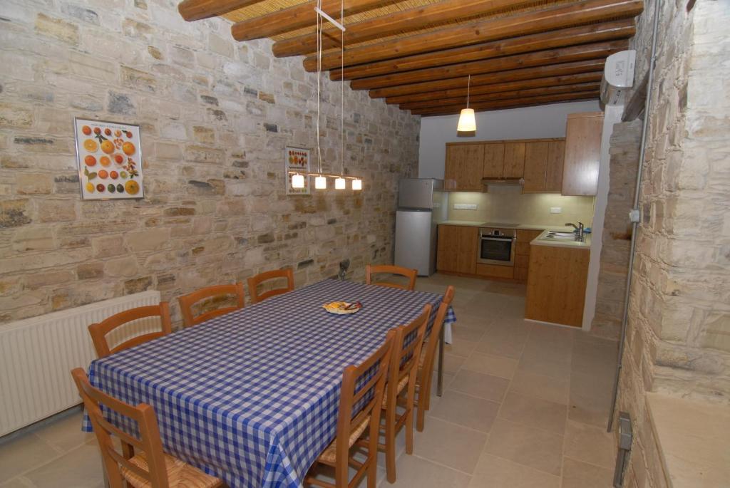 Anesi House *