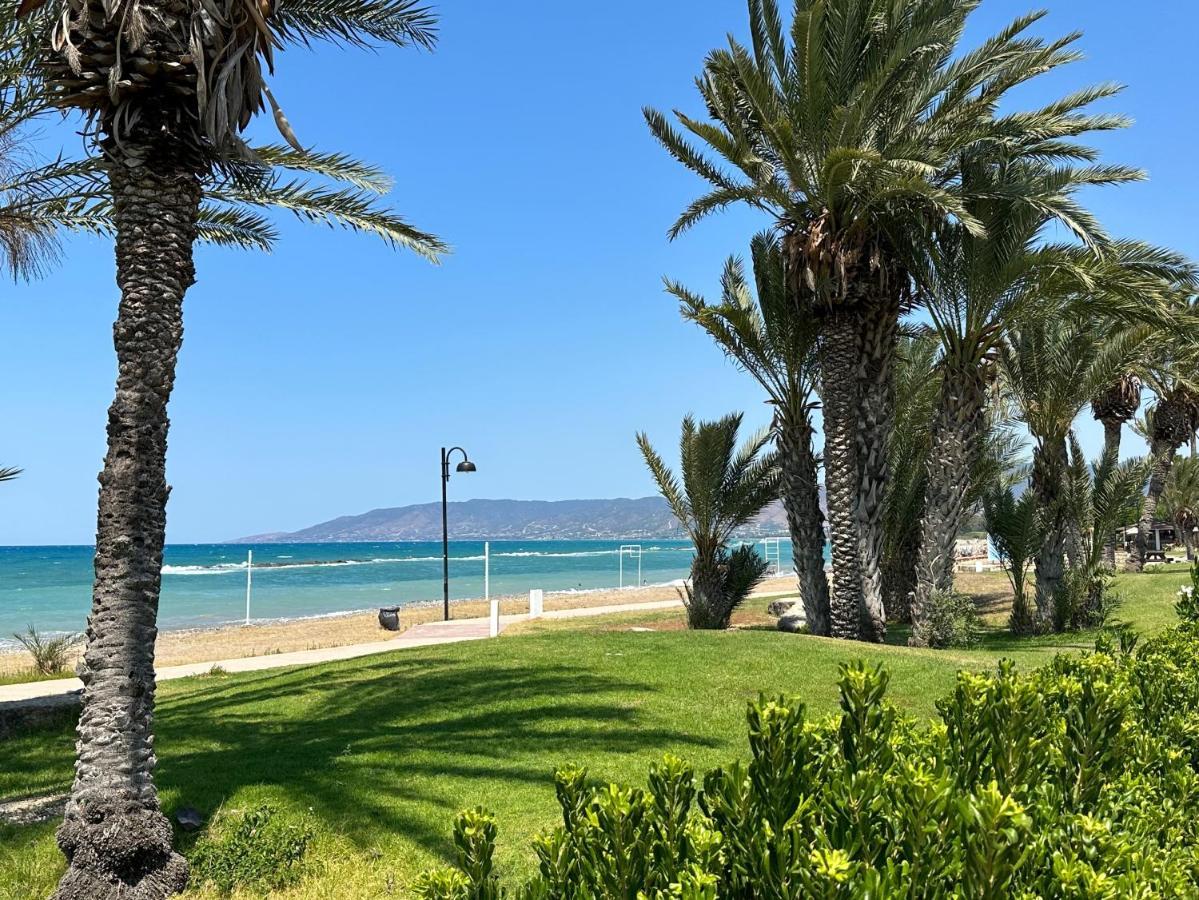 Path Beachfront Apartment *
