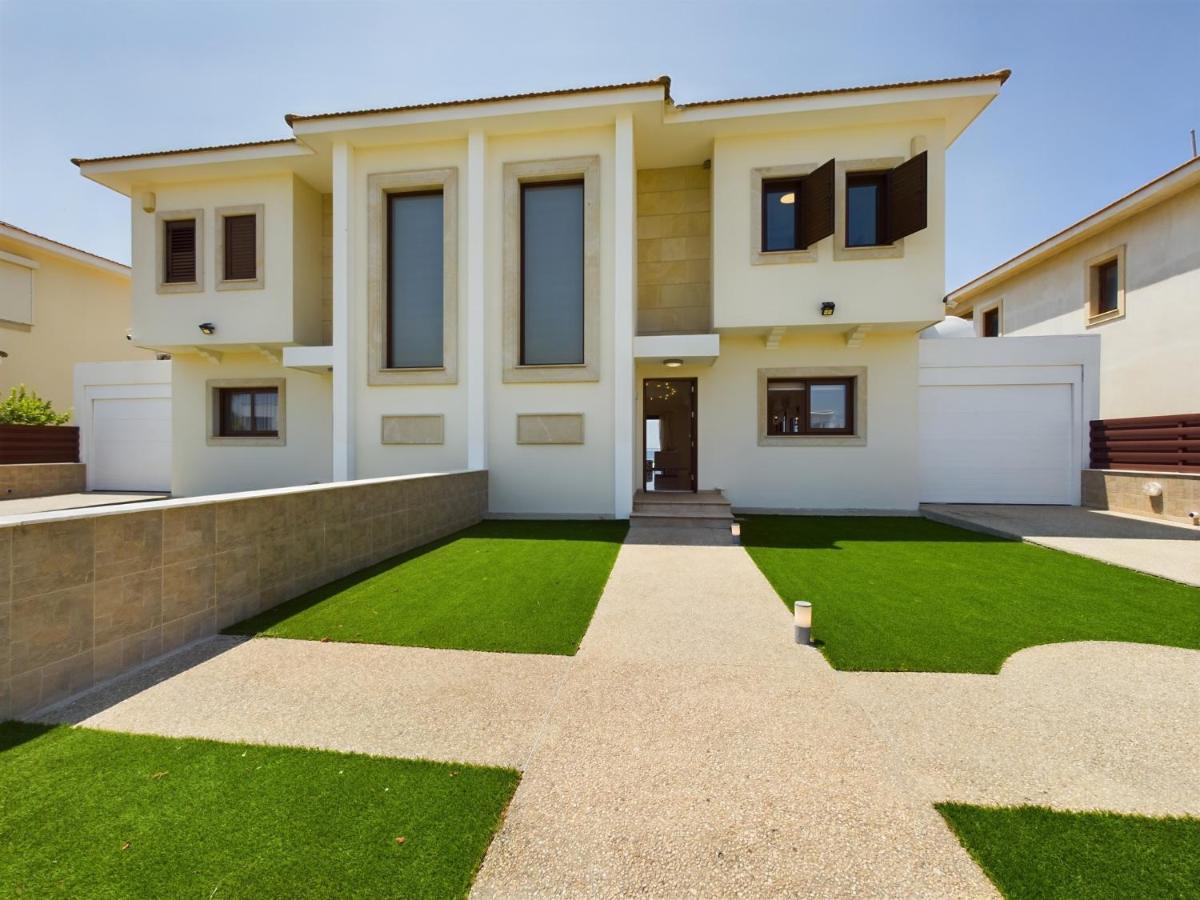 Fabulous Front House With Pool * Larnaca