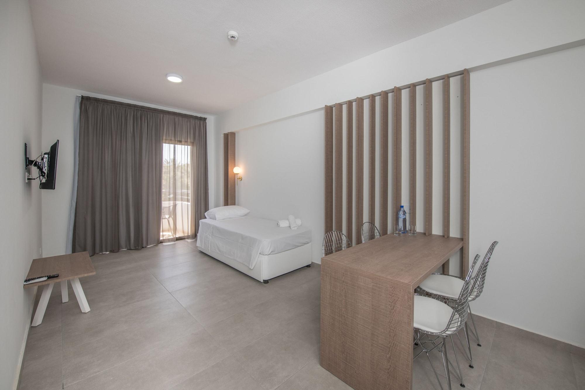 Narcissos Waterpark Aparthotel