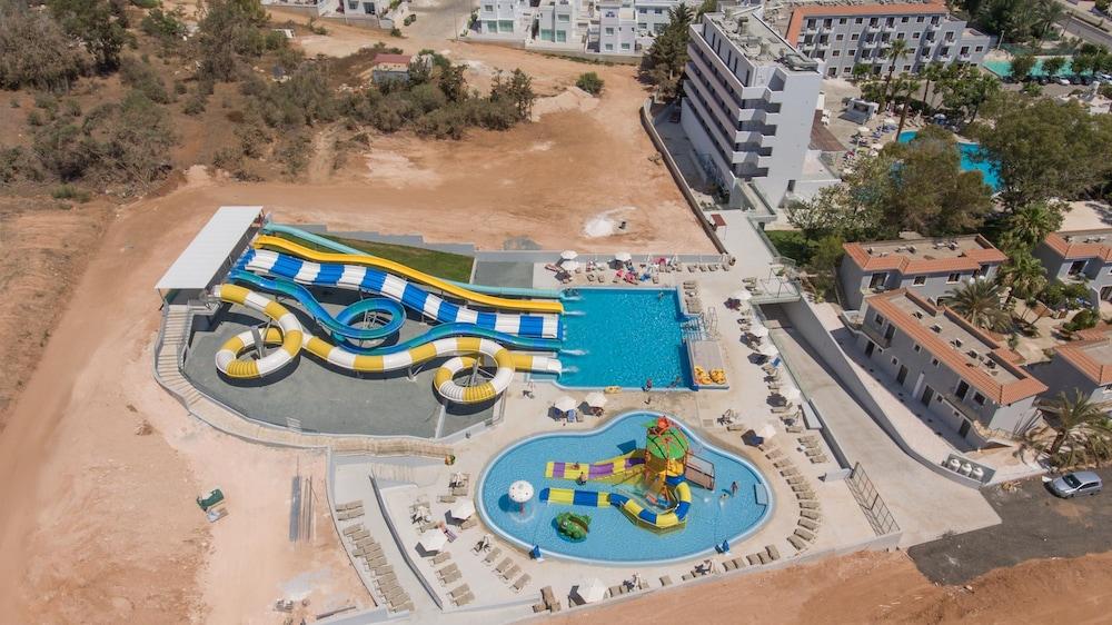 Narcissos Waterpark Aparthotel