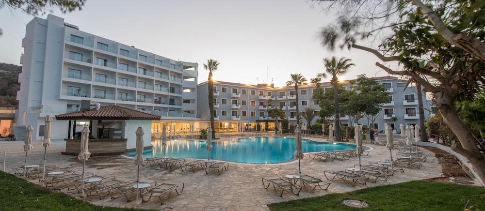 Aparthotel Narcissos Waterpark 4*
