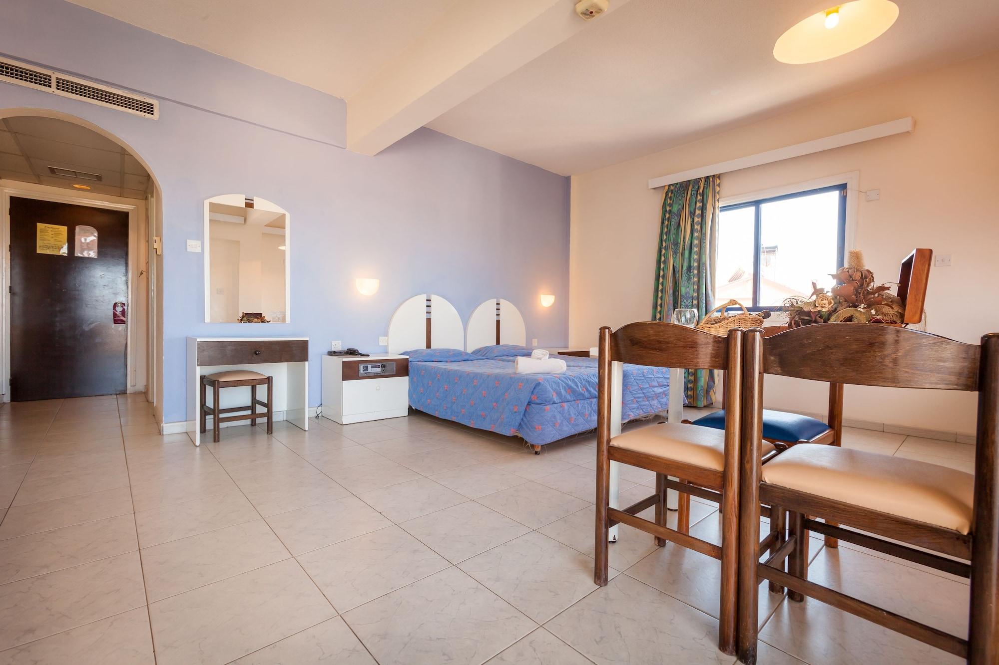 Crown Elamaris Aparthotel 3*
