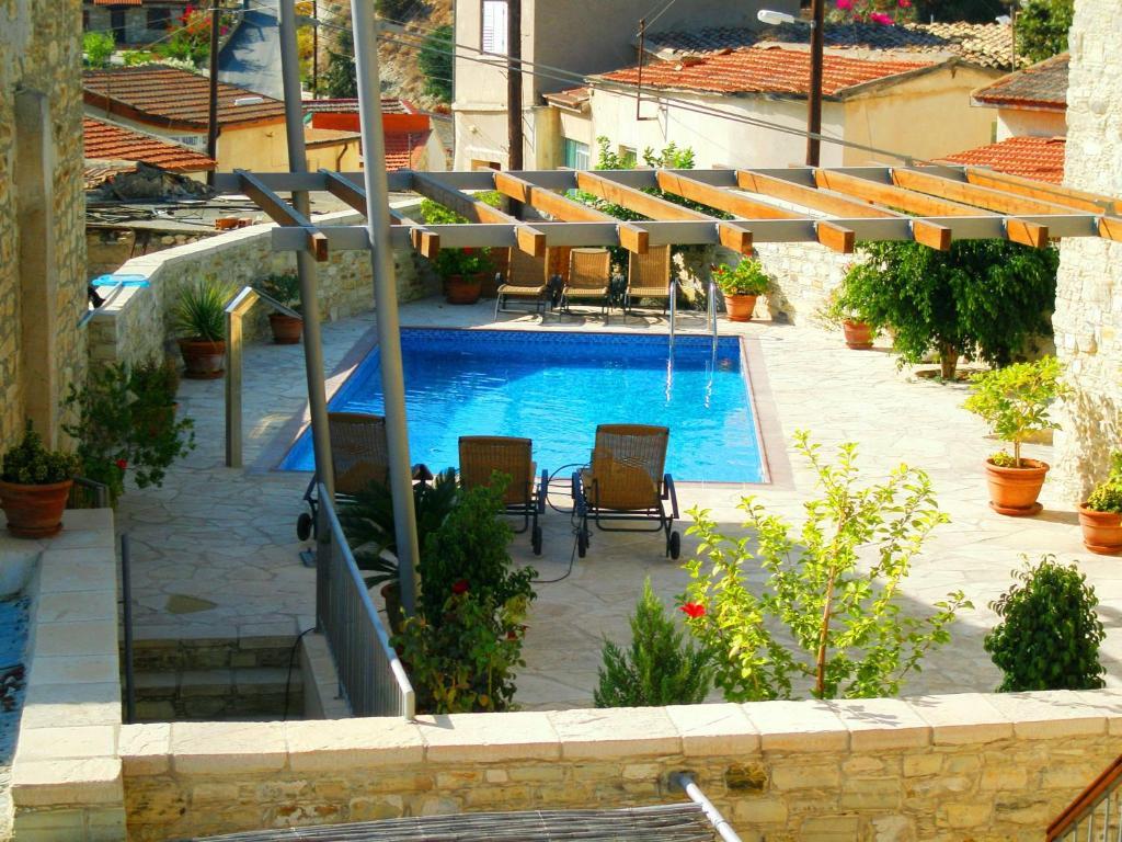 Anesi House