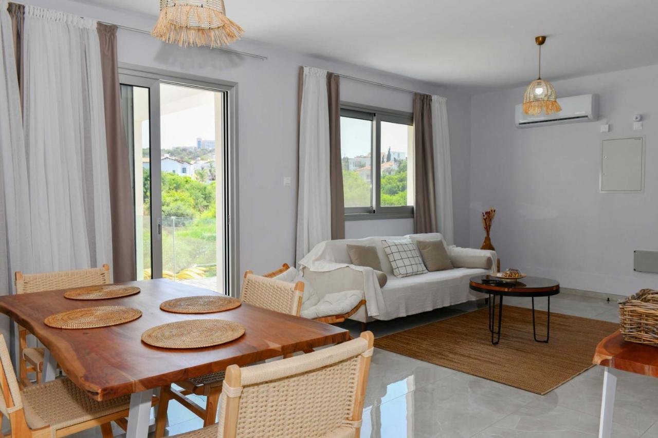 Geo Panoramic +pool +game +gym *