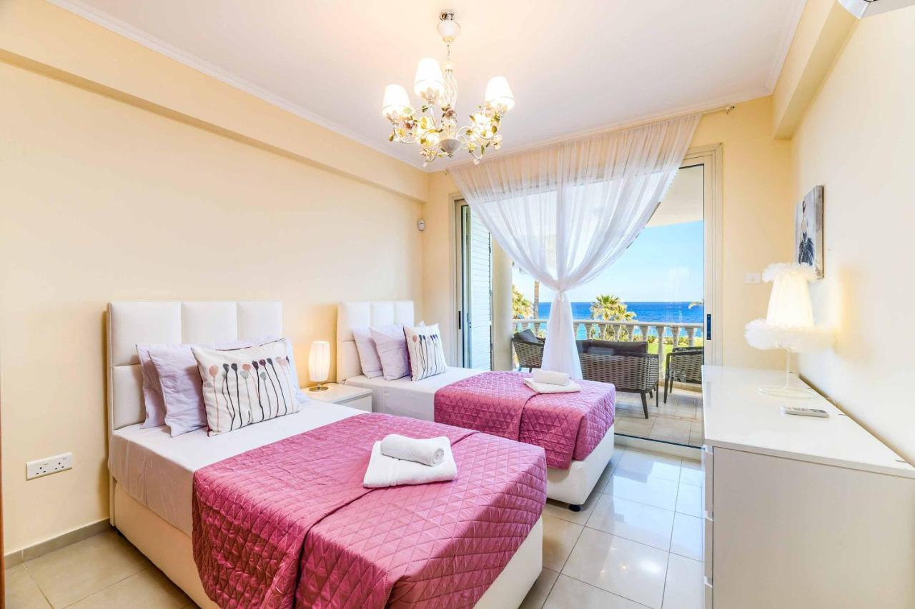 Royal * Paralimni