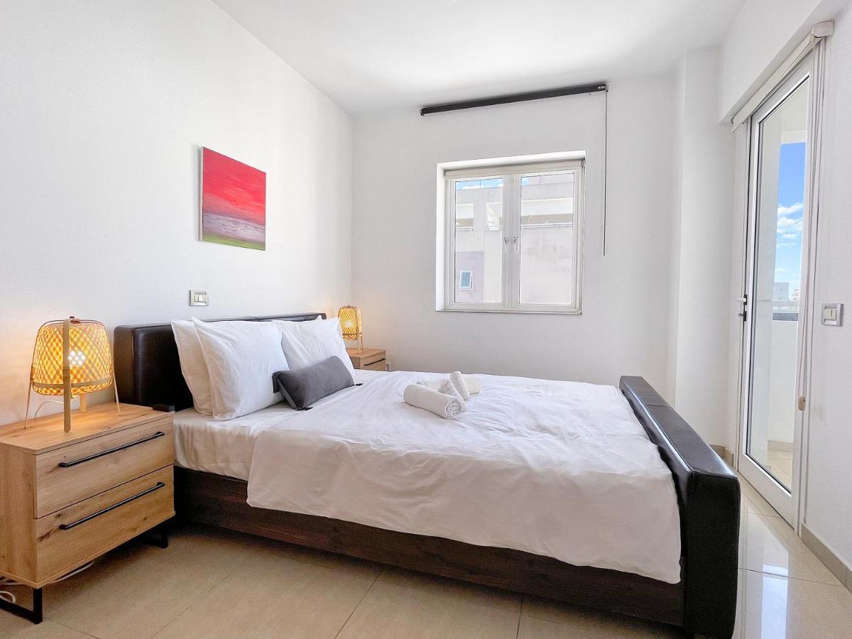 Apartment 2br Seaview In Prime Location 1 Min From Sea *