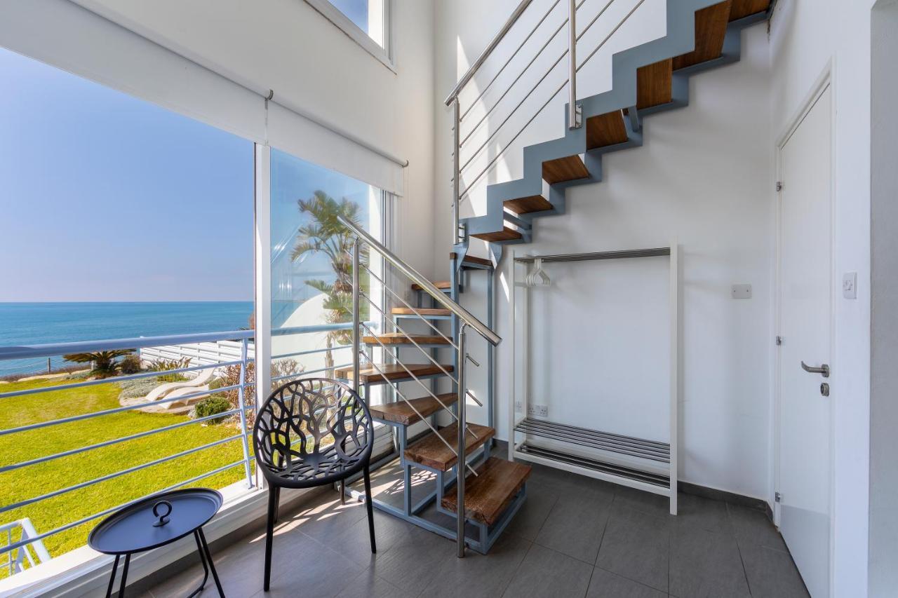Blue Coral Villas: Exclusive Oceanfront Retreat Coral Bay
