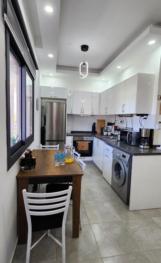 Esta Palm Living And Bedroom, 250 M From Apartment