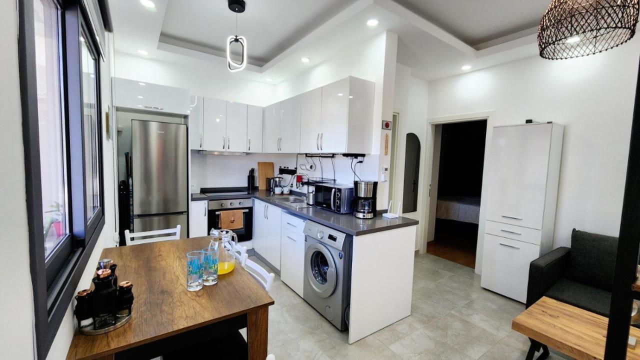 Esta Palm Living And Bedroom, 250 M From Apartment