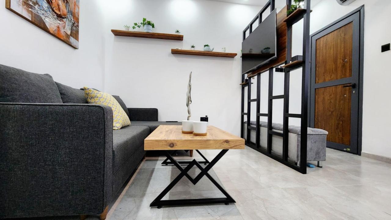 Esta Palm Living And Bedroom, 250 M From Apartment *