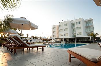 Frixos Apts