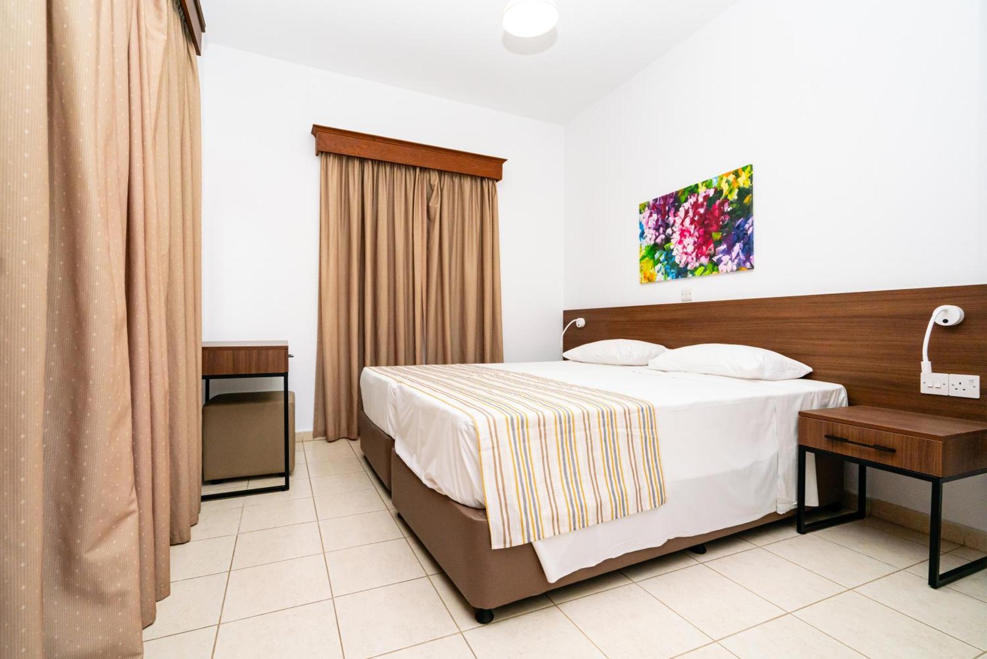 Kotsias Corallia * Coral Bay