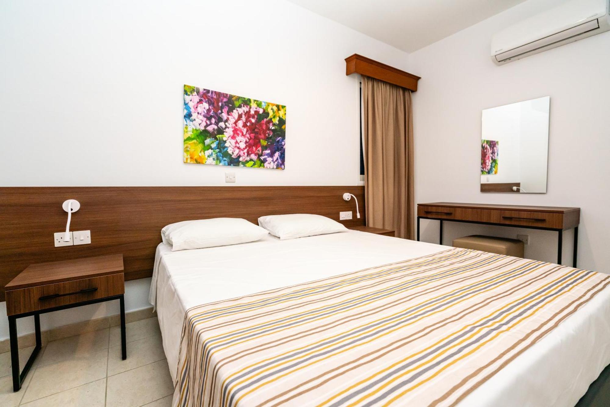 Kotsias Corallia * Coral Bay