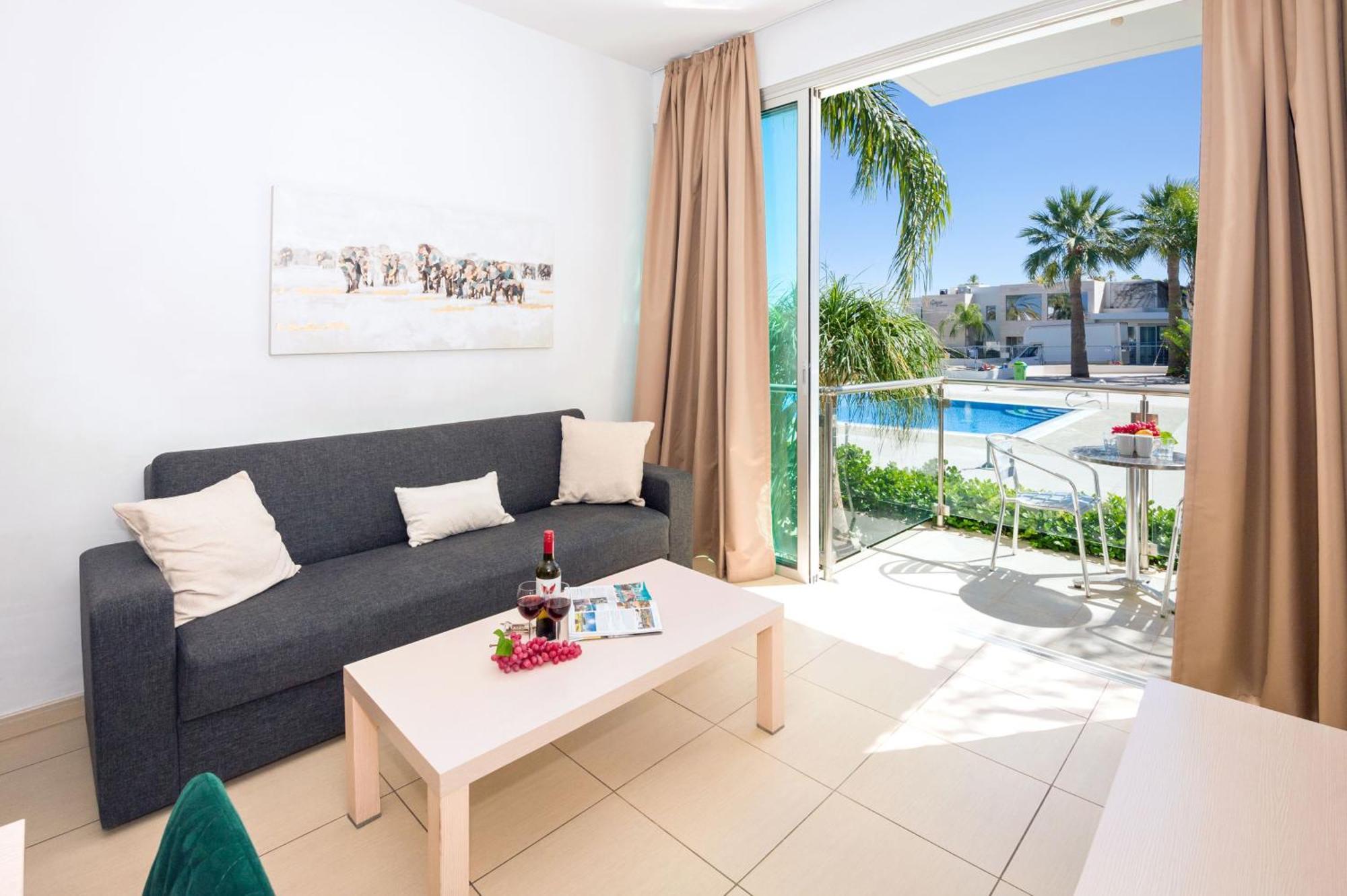 Alicia - Coralli Beachfront Holiday home