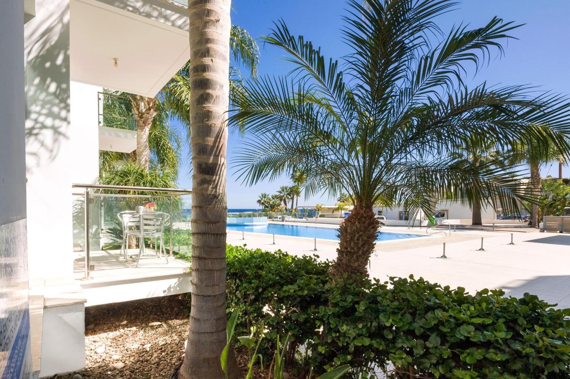 Alicia - Coralli Beachfront * Paralimni