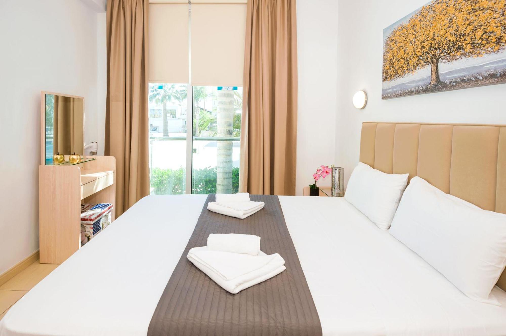 Alicia - Coralli Beachfront Paralimni