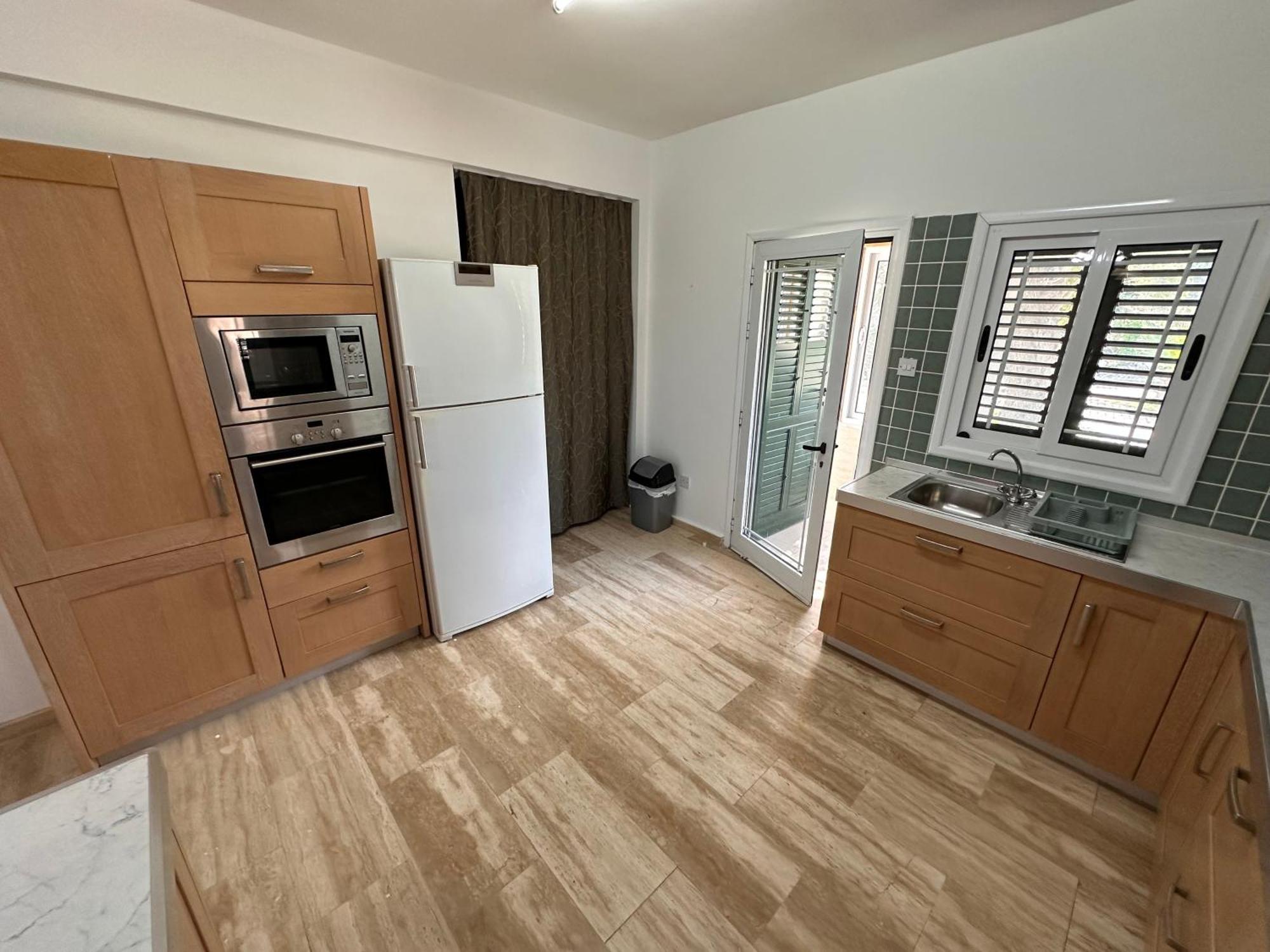 Kyrenia/alsancak 4-room With Private Pool