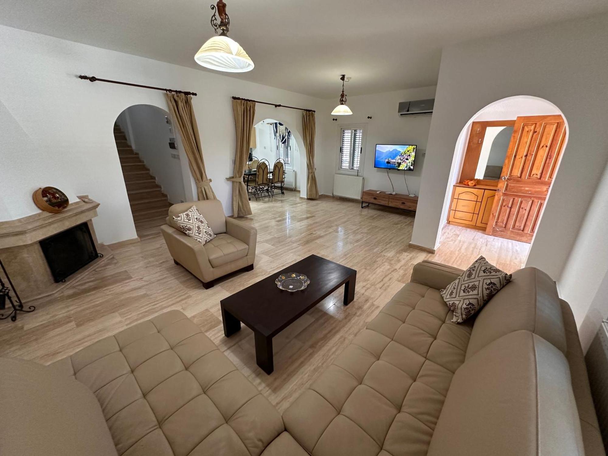 Kyrenia/alsancak 4-room With Private Pool