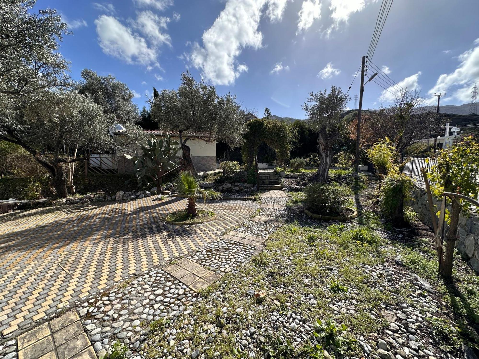 Villa Kyrenia/alsancak 4-room With Private Pool