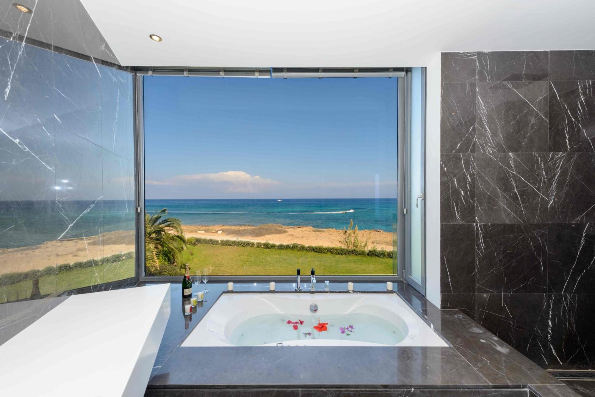 Villa Luxury By The Sea With Heated Pool *