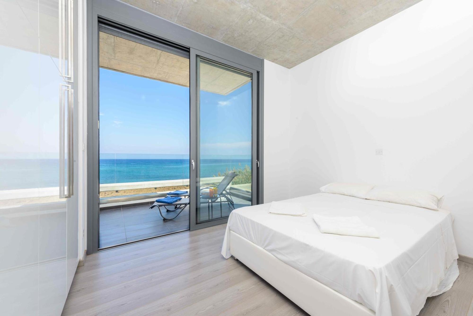 Luxury By The Sea With Heated Pool Protaras