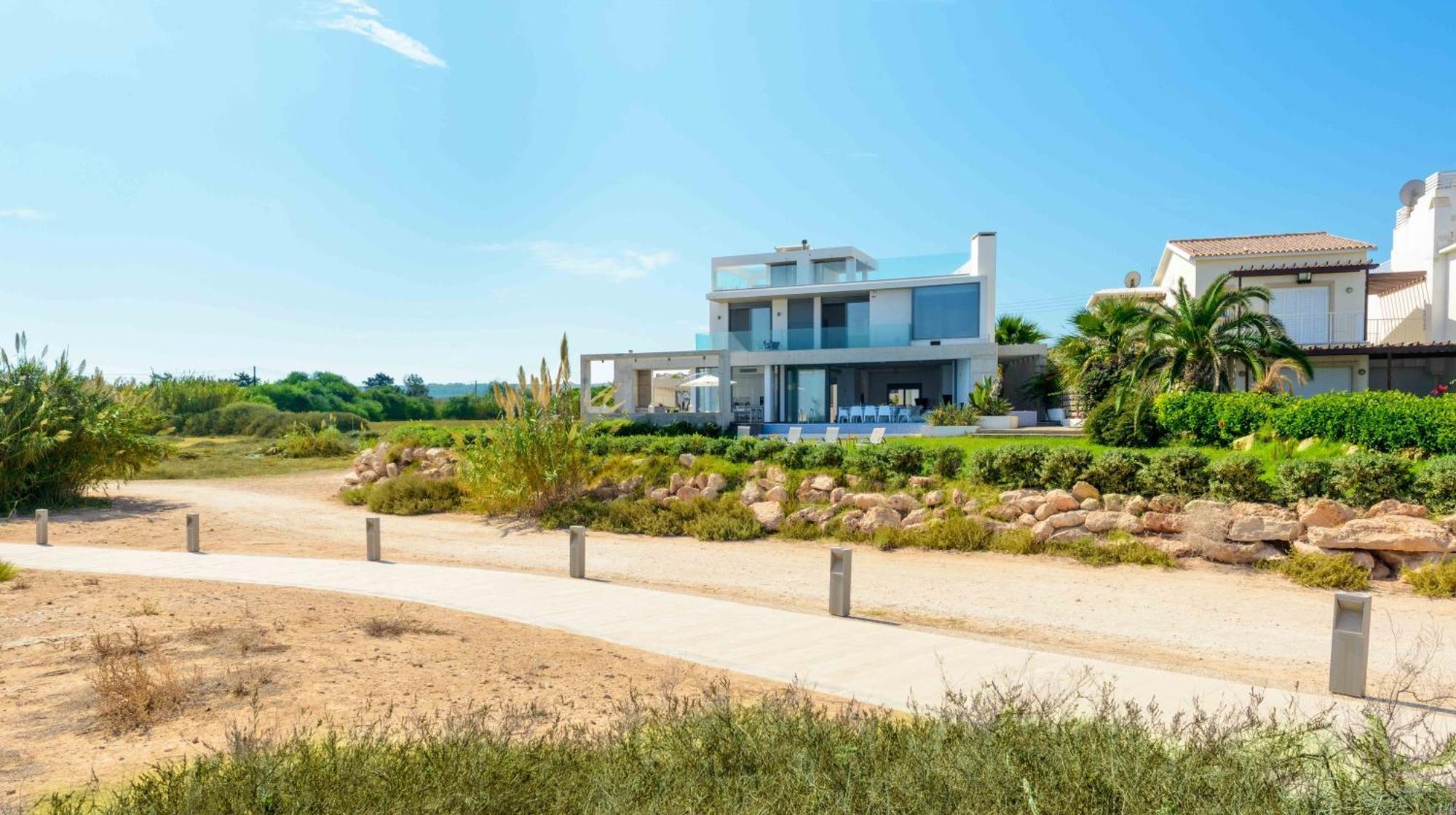 Luxury By The Sea With Heated Pool