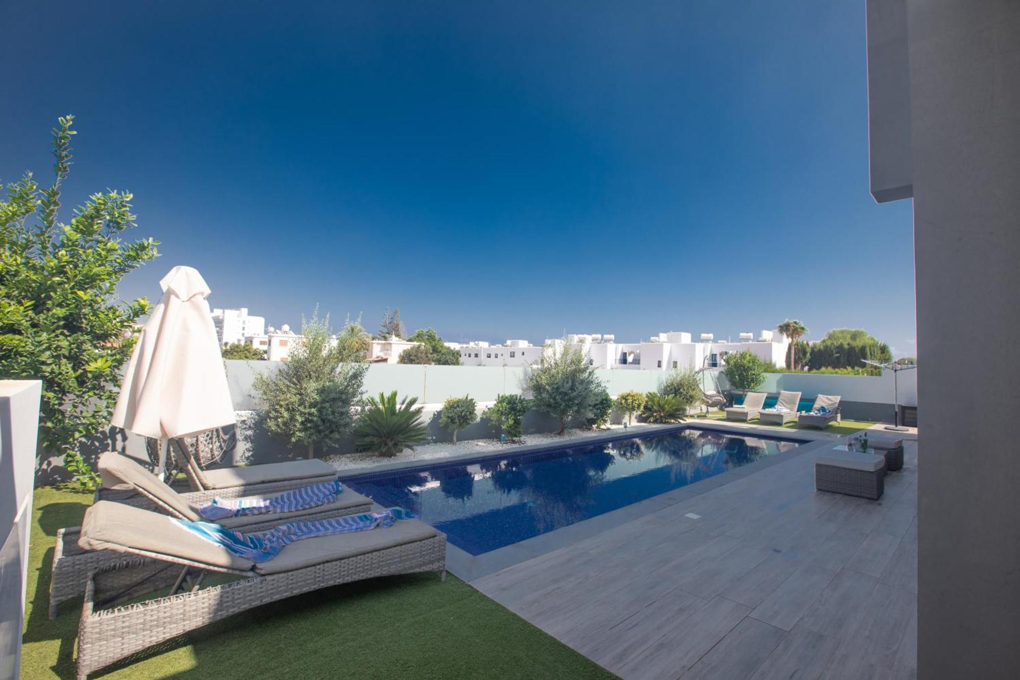 Blue Pearl * Protaras