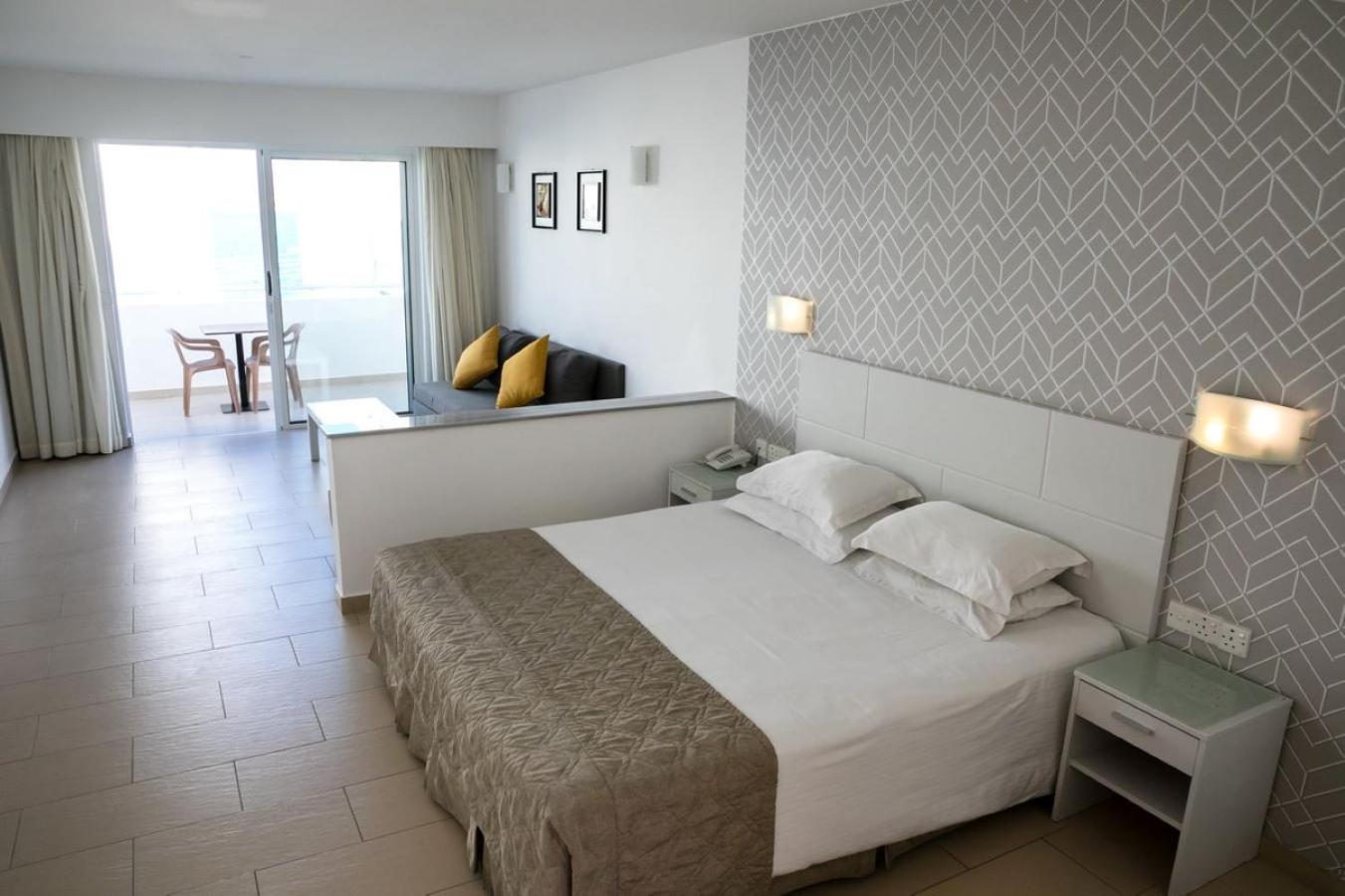 Theo Sunset Bay 4* Kissonerga