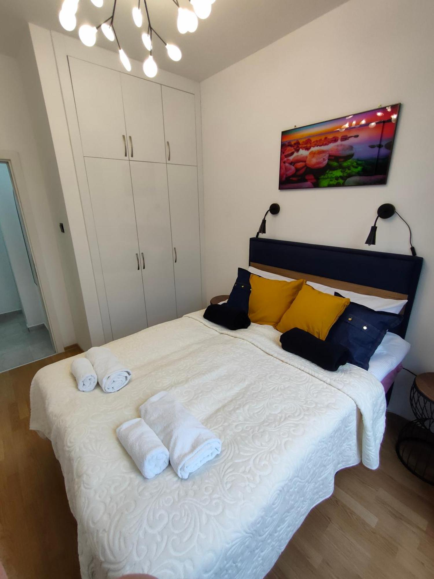 Esta Palm Living And Bedroom, 250 M From